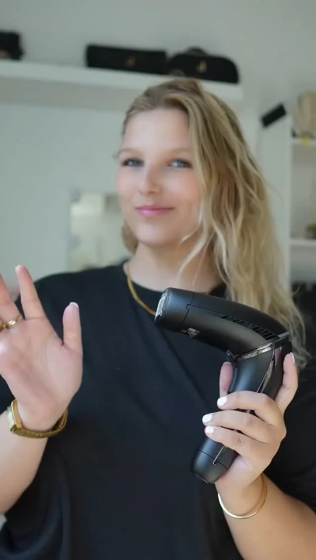 Kako dobiti glatku kožu bez dlačica pomoću Silk’n 7. ✨Korak po korak:
1️⃣ Počnite brijanjem područja kako biste osigurali maksimalnu efikasnost.
2️⃣ Podesite nivo intenziteta prema vašoj udobnosti (može se prilagoditi!).
3️⃣ Nežno klizite uređajem preko kože, tretirajući područje u delovima.
4️⃣ Ponavljajte nedeljno za optimalne rezultate.Toliko je jednostavno — glatka koža, manje dlačica i bez vremena oporavka. ✨ Spremni ste da započnete svoje IPL putovanje?#Silkn7 #IPLHowTo