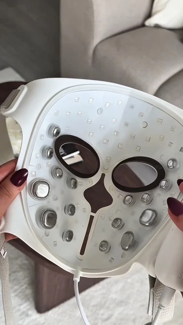 ✨ Podignite svoju rutinu nege kože na viši nivo uz Silkn LED EMS masku za lice! 🌟
Kombinuje crvenu svetlosnu terapiju i EMS (električnu stimulaciju mišića) za čvršću, vidno podignutu i blistavu kožu. 😍

#glowingskin #futureofskincare #beautytech #silkn #ledfacemask #ledeverywhere #realresults